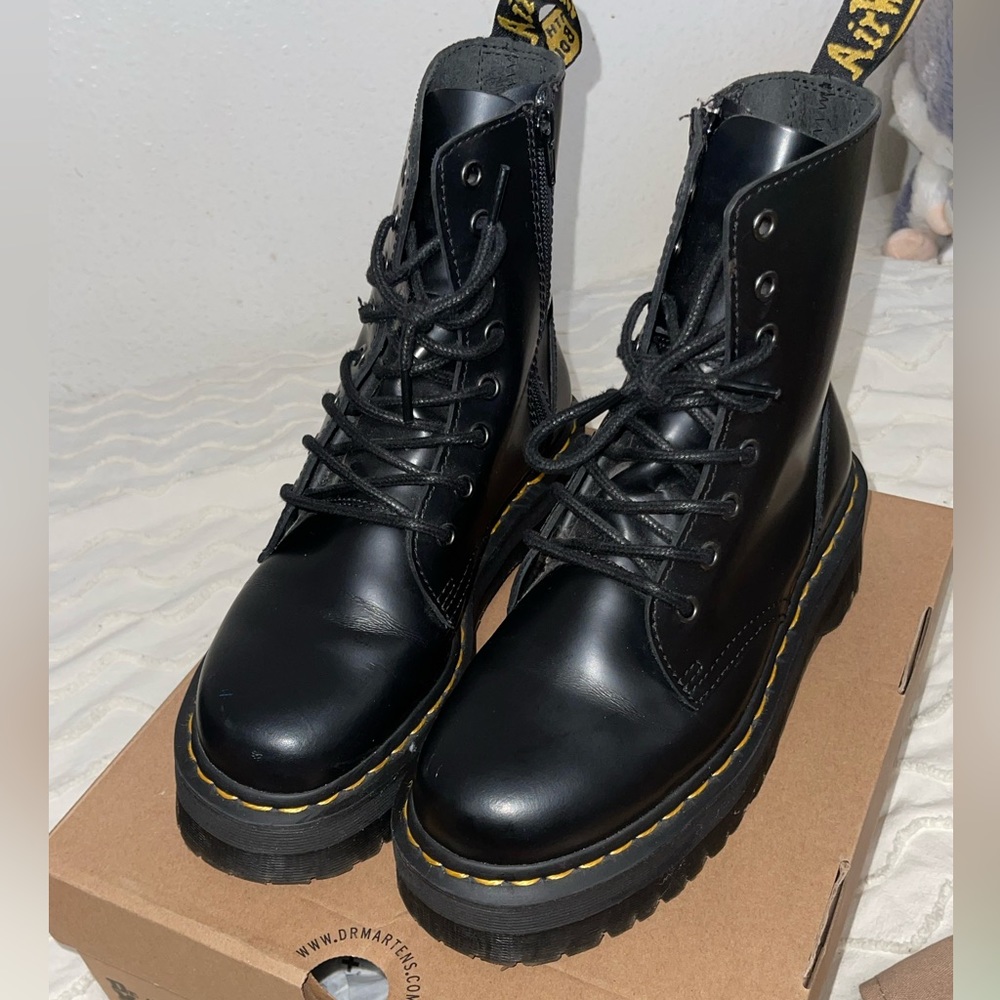 Dr.Marten Jadon boots lightly used. Send me an offer 🤭